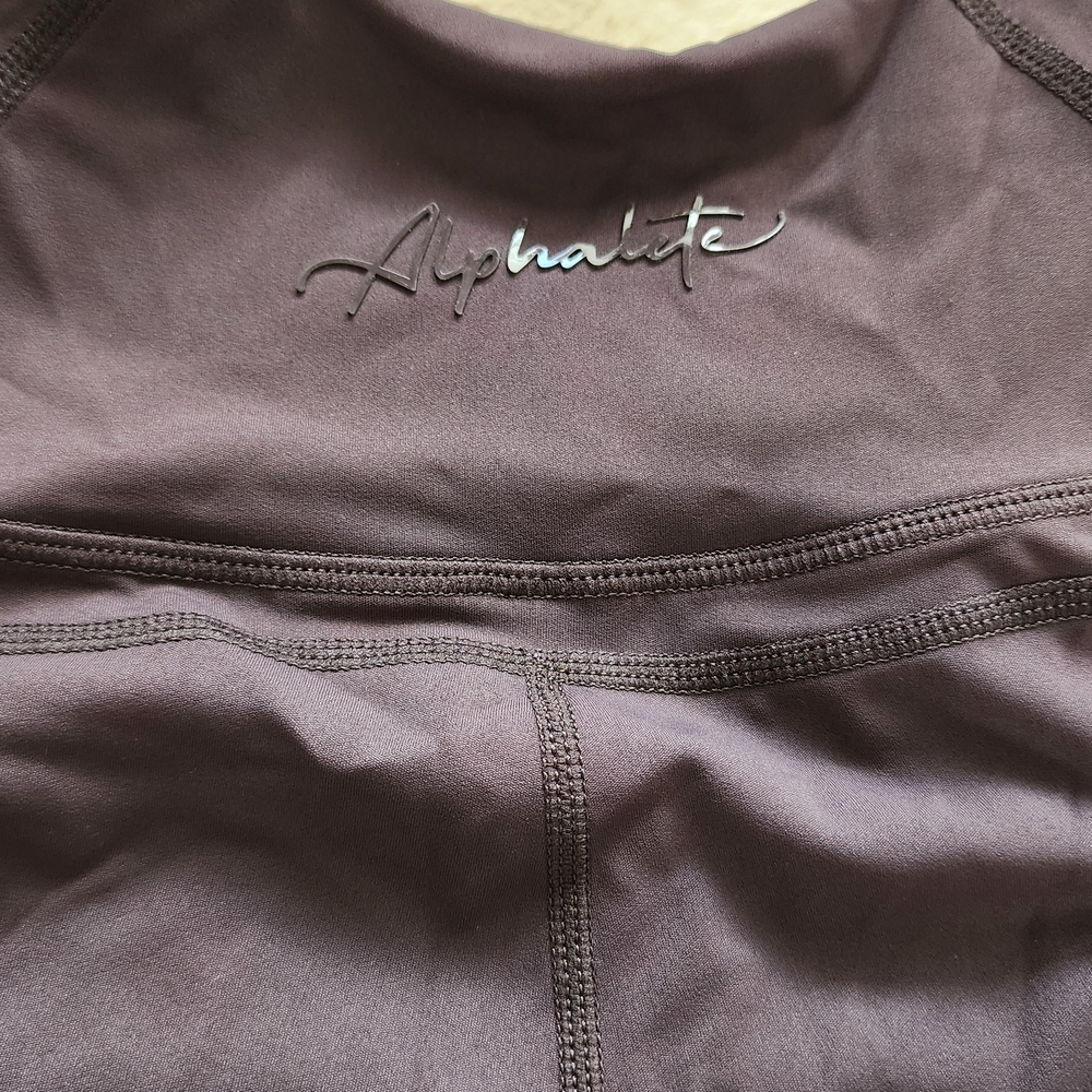 Alphalete Kinetic Pulse Leggings “Obscure Grey” (dark brown)